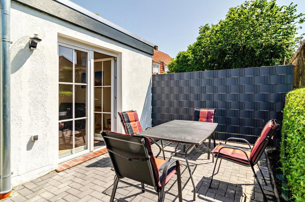 Ferienhaus Sonnenschein - Wohnung 1 Norden Bagian luar foto