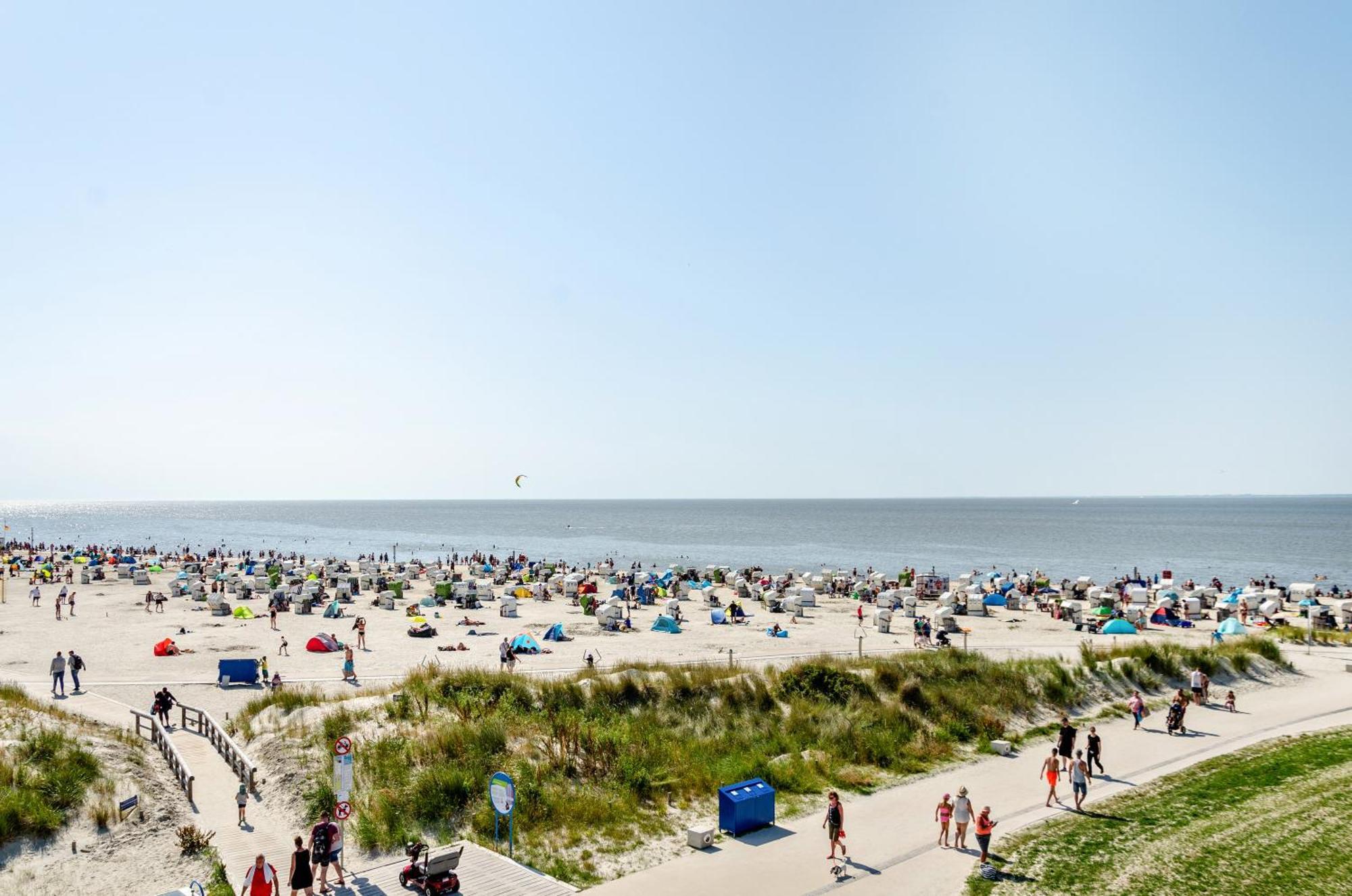 Ferienhaus Sonnenschein - Wohnung 1 Norden Bagian luar foto